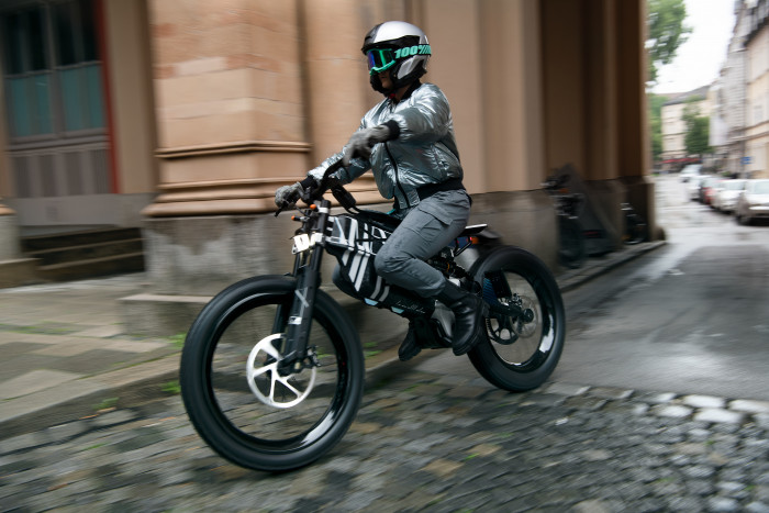 Das Vision Amby ist momentan noch ein Konzept, was für allem an den rechtlichen Voraussetzungen in Deutschland liegt. (Bild: BMW Motorrad)
